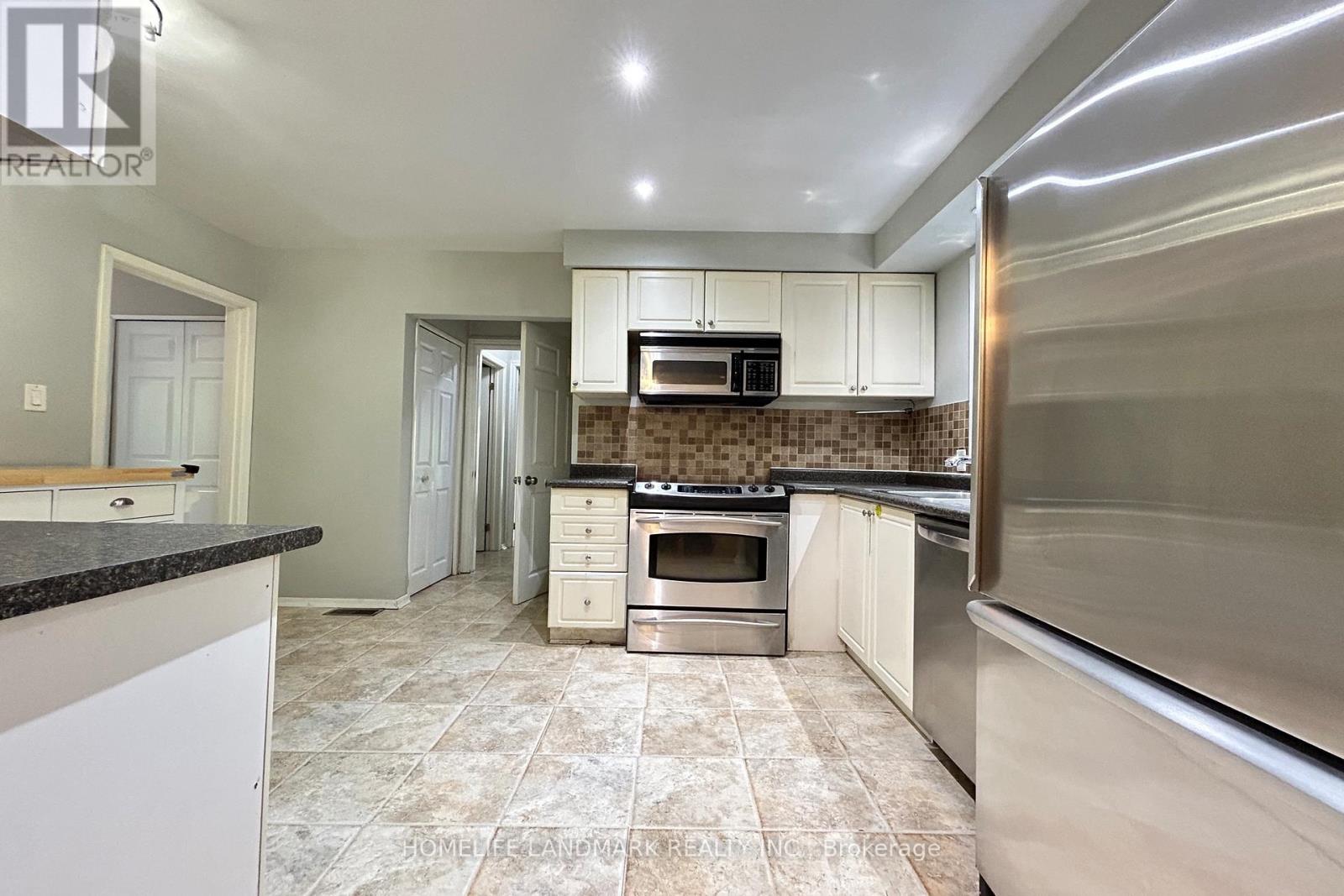 Photo 6 of 111 Drakefield Road, Markham ON
