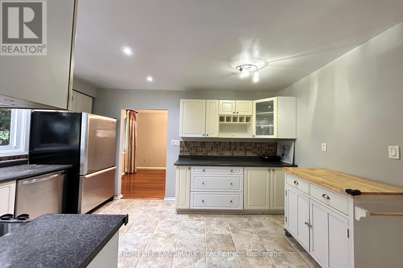 Photo 30 of 111 Drakefield Road, Markham ON