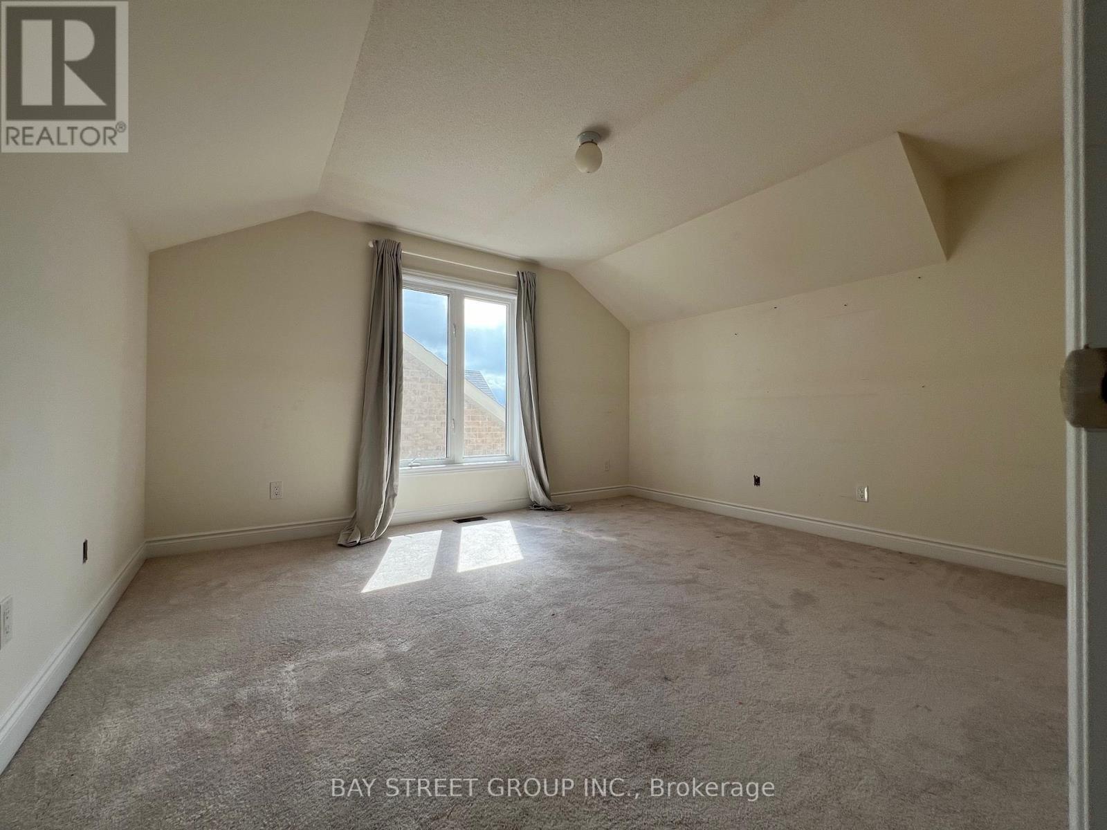 Photo 12 of 915 Ernest Cousins Circle, Newmarket ON