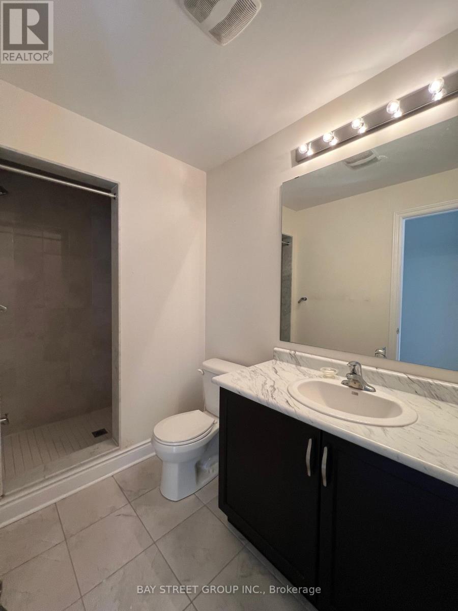 Photo 4 of 915 Ernest Cousins Circle, Newmarket ON