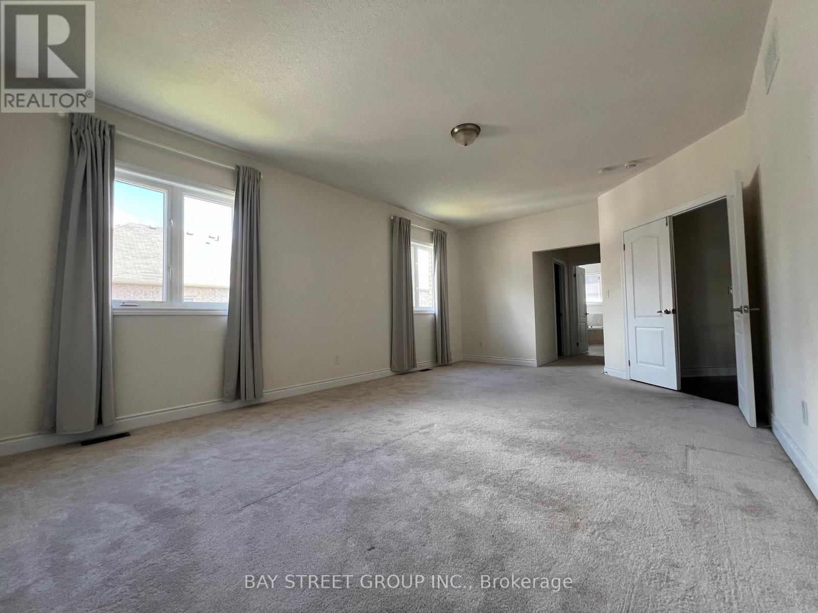 Photo 8 of 915 Ernest Cousins Circle, Newmarket ON