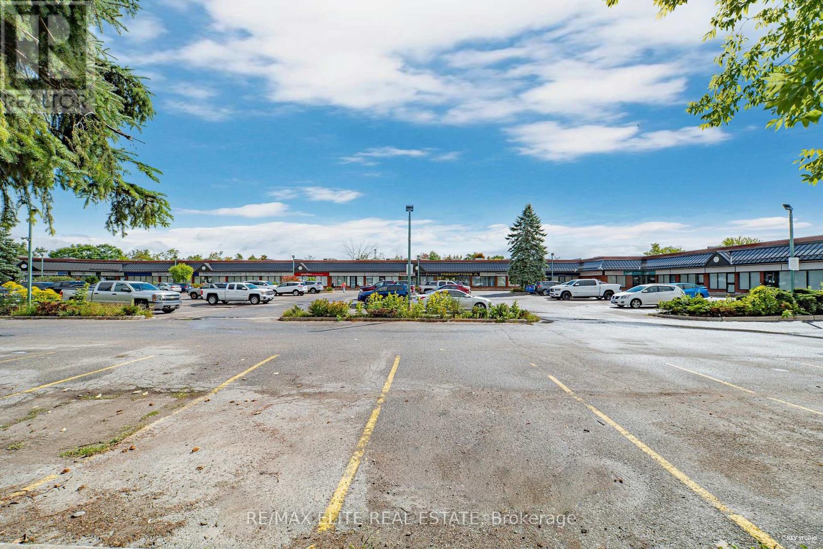 Photo 6 of 210 Memorial Avenue, Orillia ON