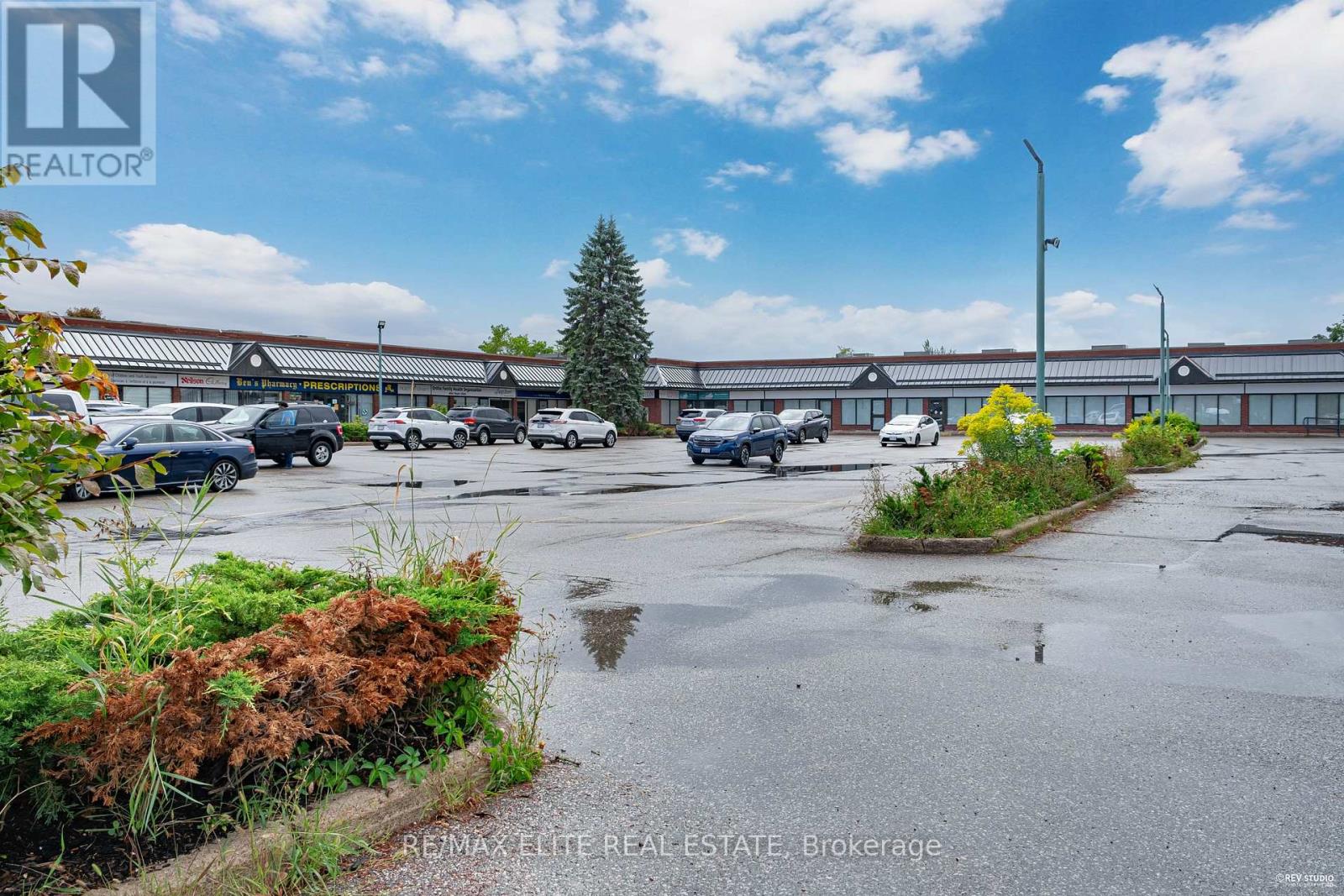 Photo 3 of 210 Memorial Avenue, Orillia ON