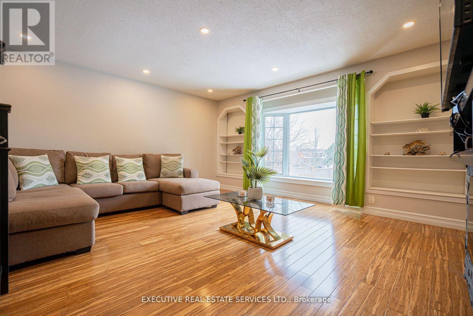 Photo 33 of 4 Simmons Boulevard, Brampton ON