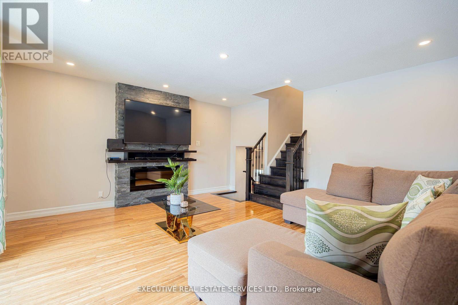 Photo 16 of 4 Simmons Boulevard, Brampton ON