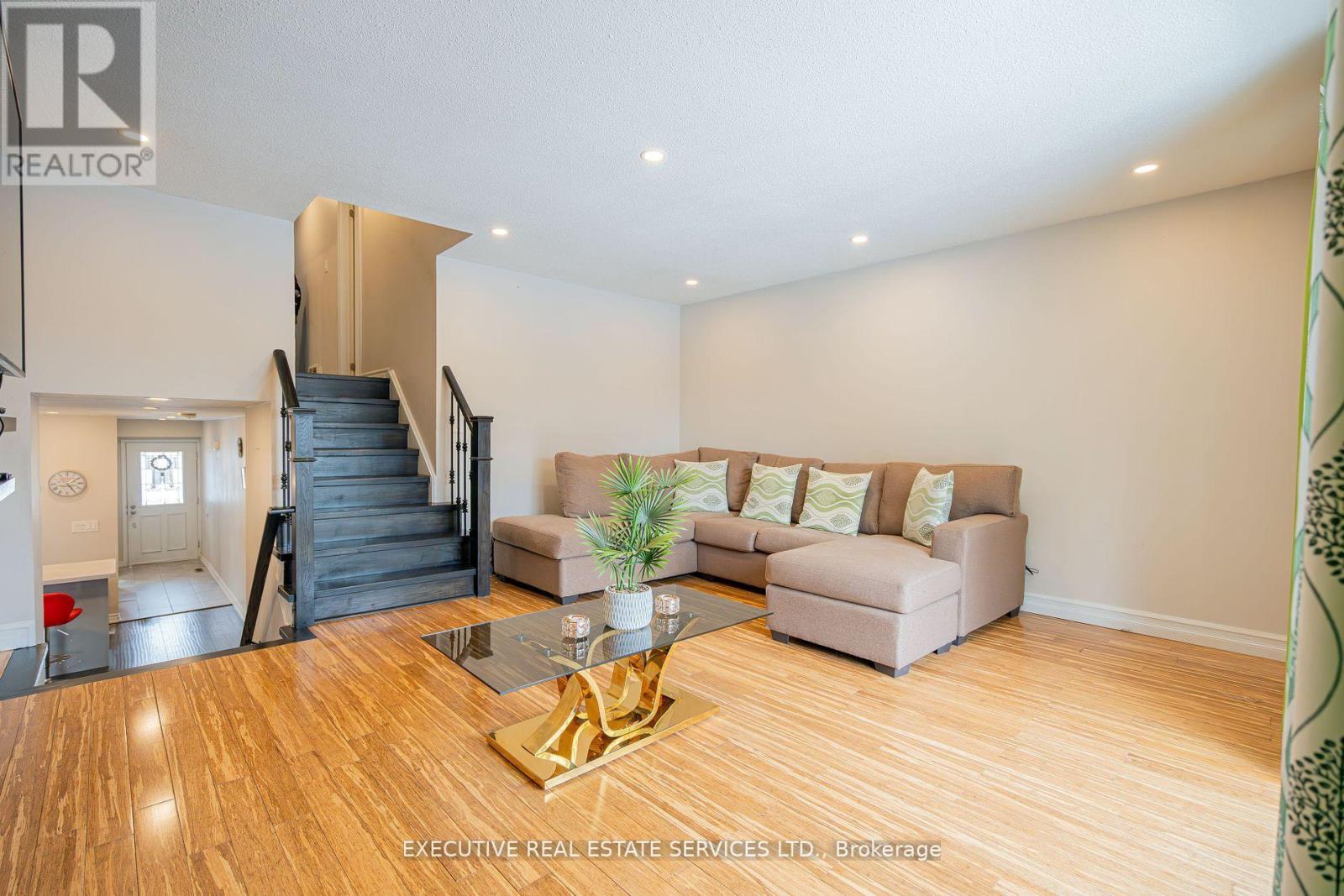 Photo 7 of 4 Simmons Boulevard, Brampton ON