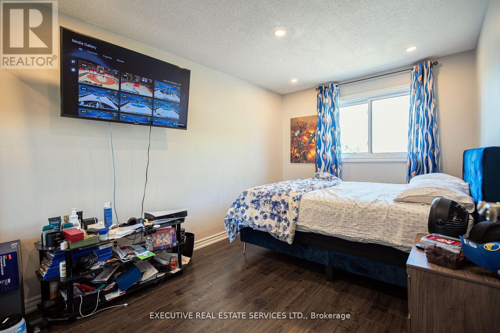 Photo 5 of 4 Simmons Boulevard, Brampton ON