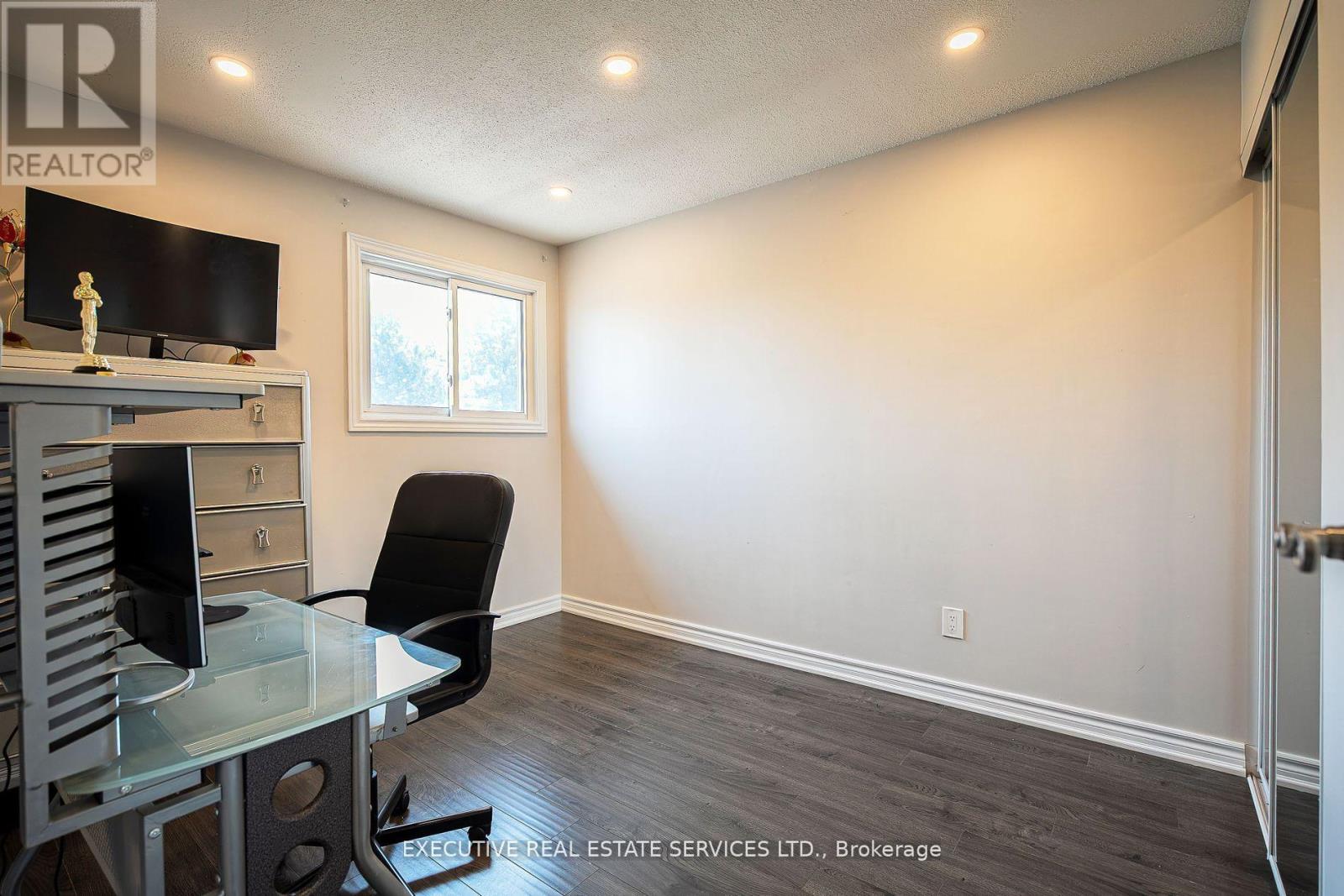 Photo 10 of 4 Simmons Boulevard, Brampton ON