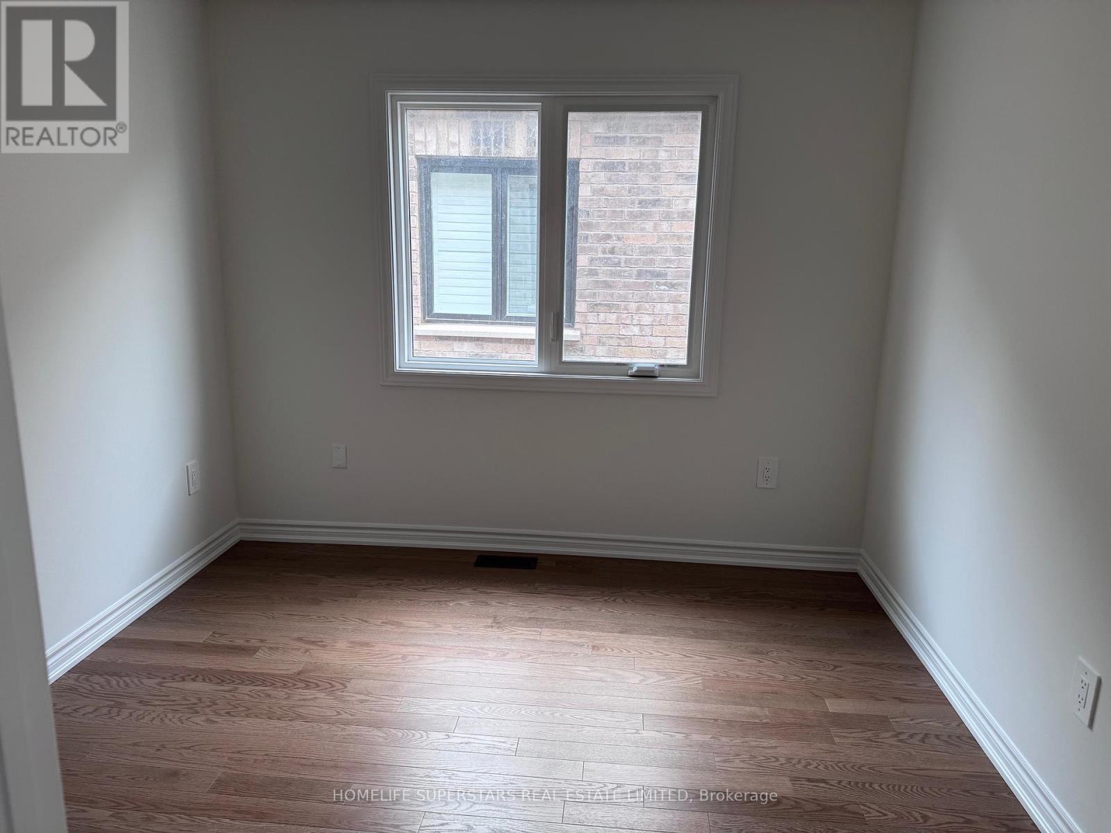 Photo 13 of 291 Bergamot Avenue, Milton ON