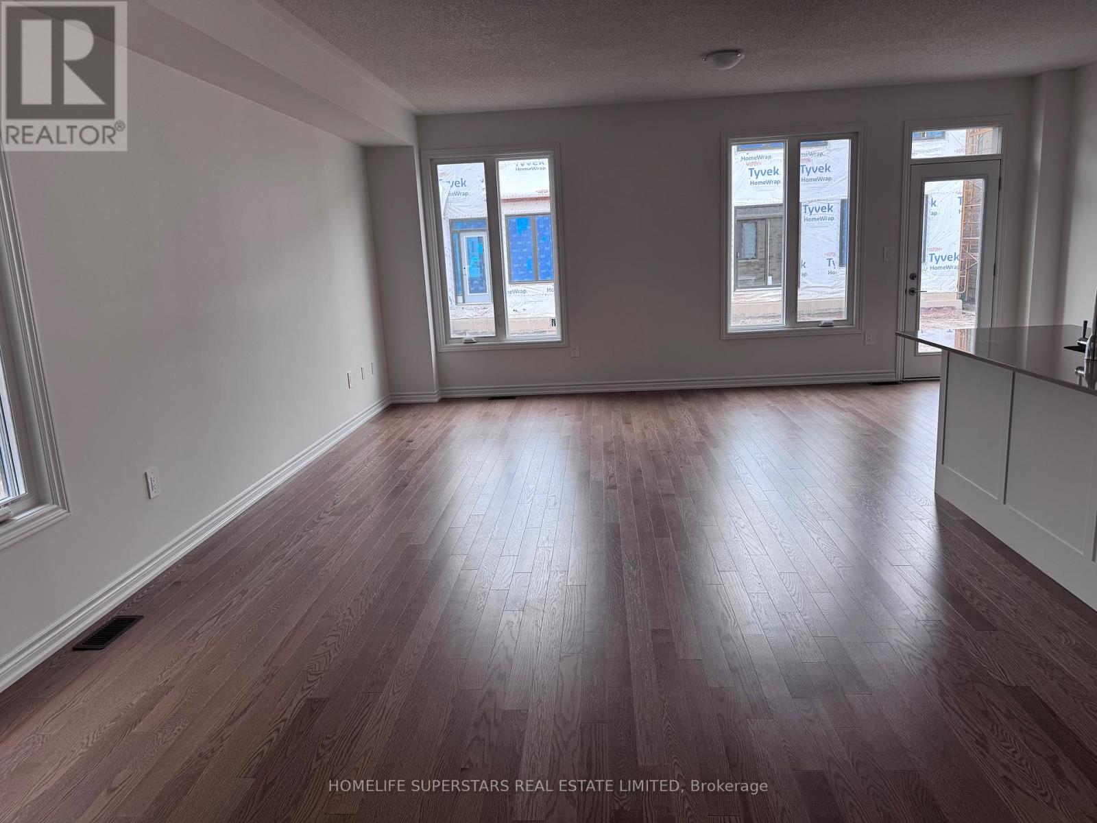 Photo 7 of 291 Bergamot Avenue, Milton ON