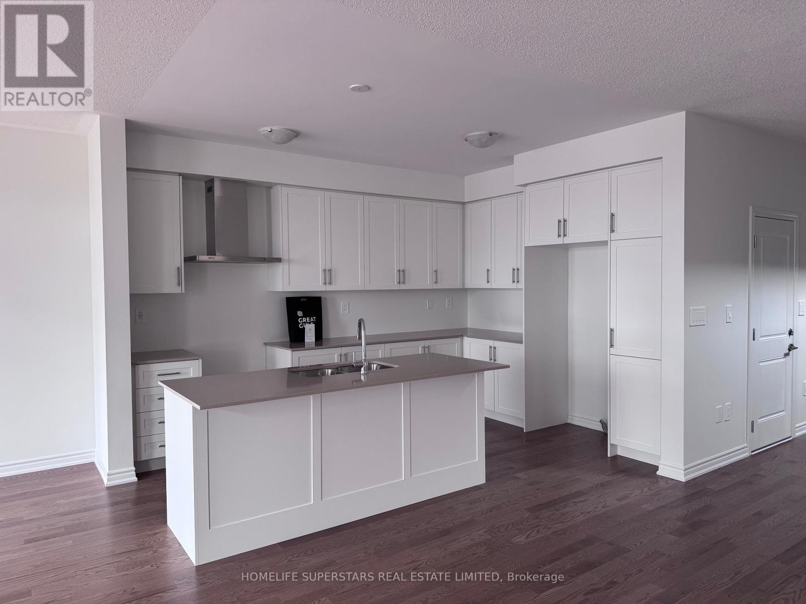 Photo 6 of 291 Bergamot Avenue, Milton ON