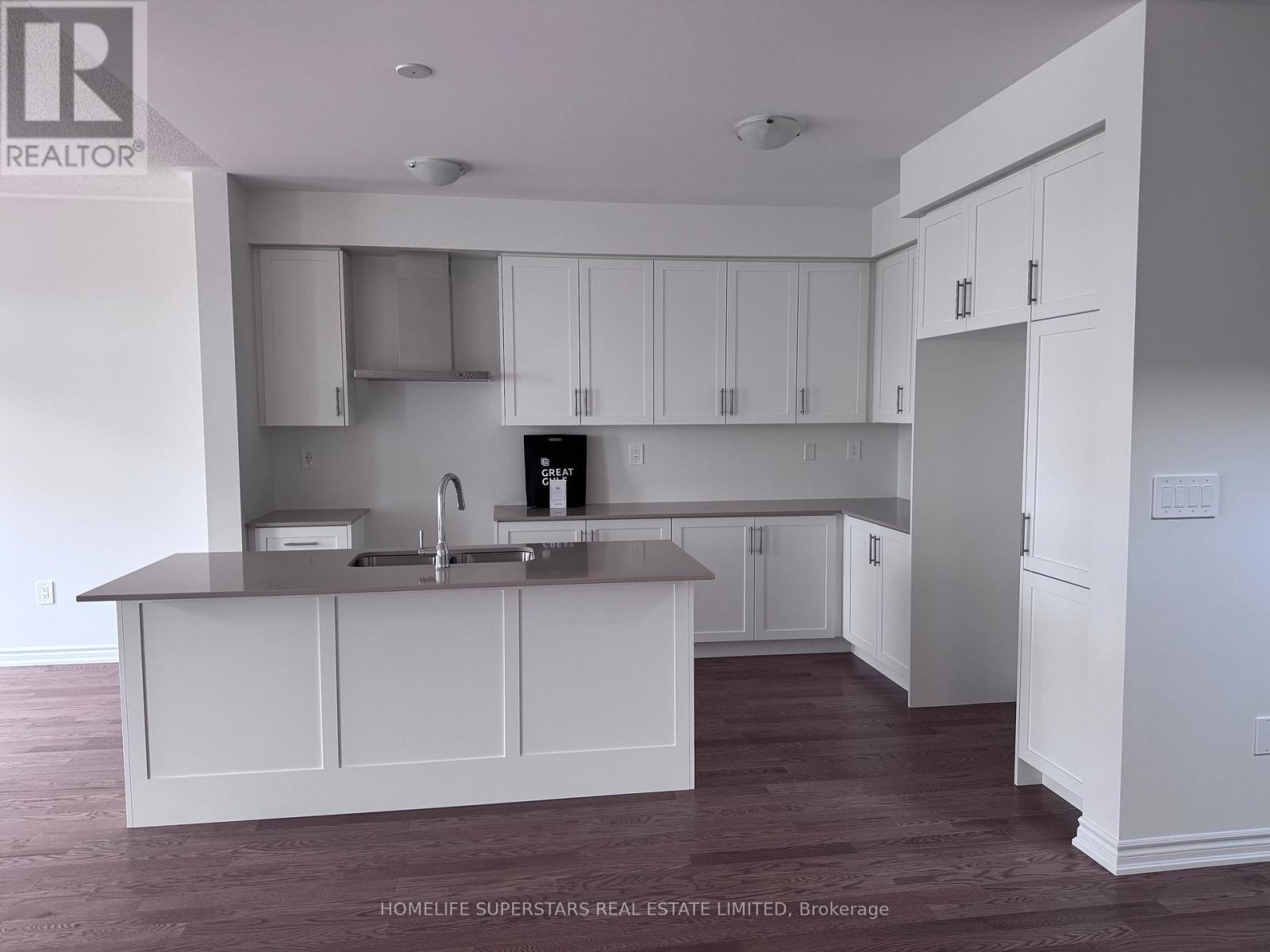 Photo 8 of 291 Bergamot Avenue, Milton ON