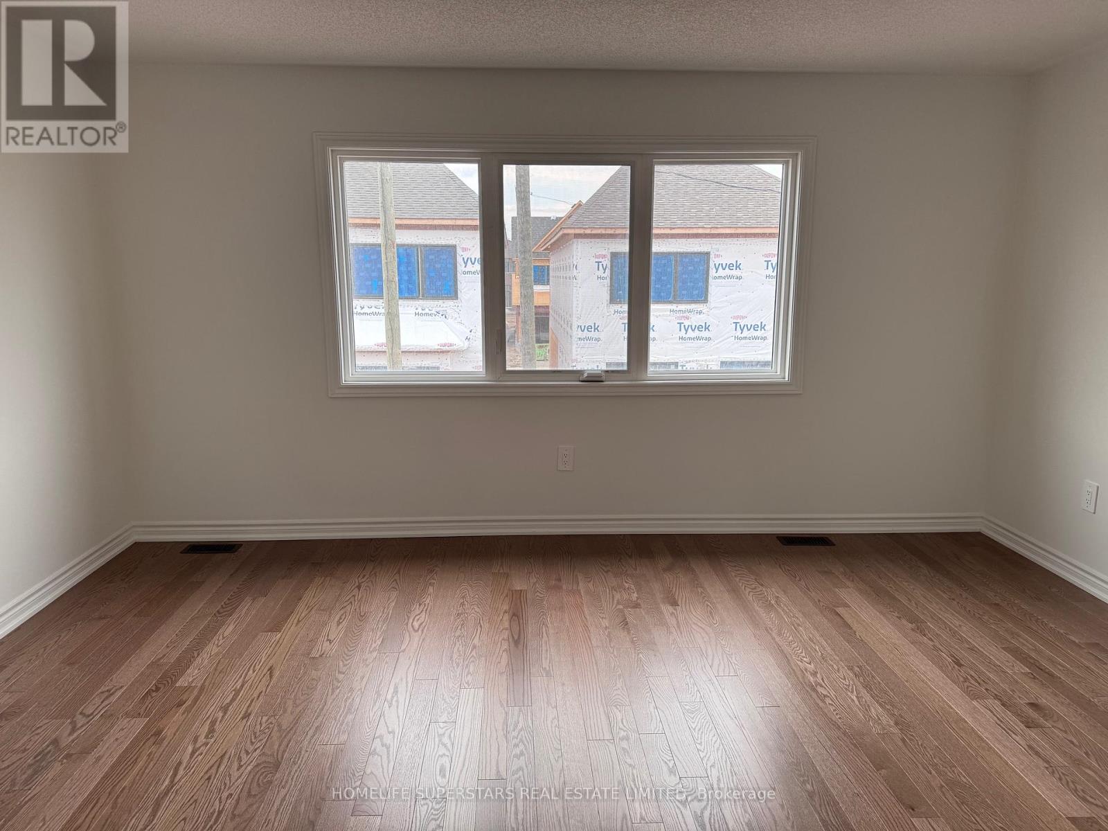 Photo 9 of 291 Bergamot Avenue, Milton ON