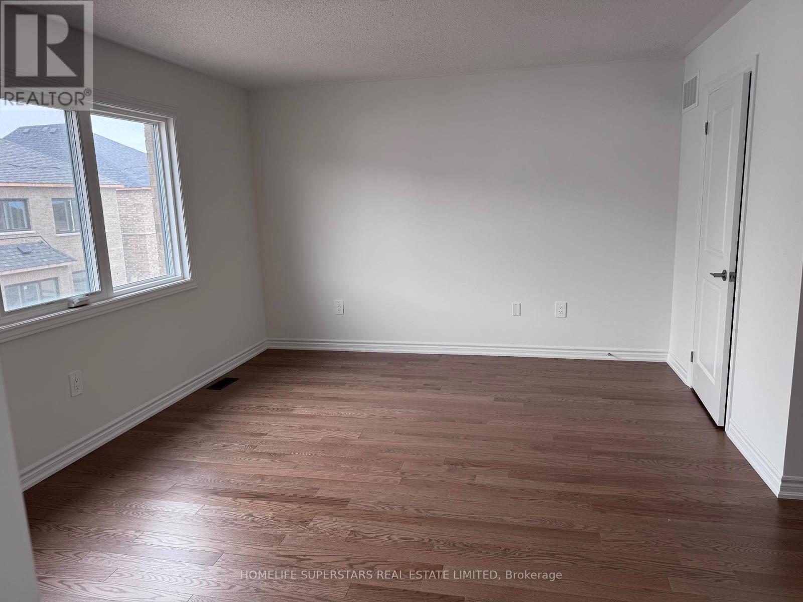 Photo 10 of 291 Bergamot Avenue, Milton ON