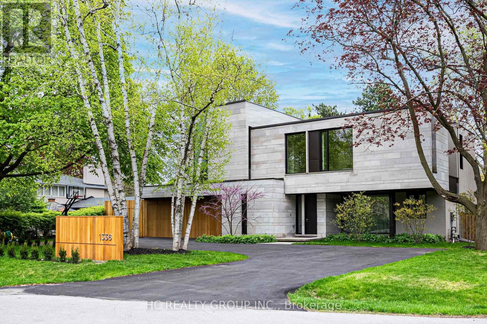 Photo 1 of 1336 Hillhurst Road, Oakville ON