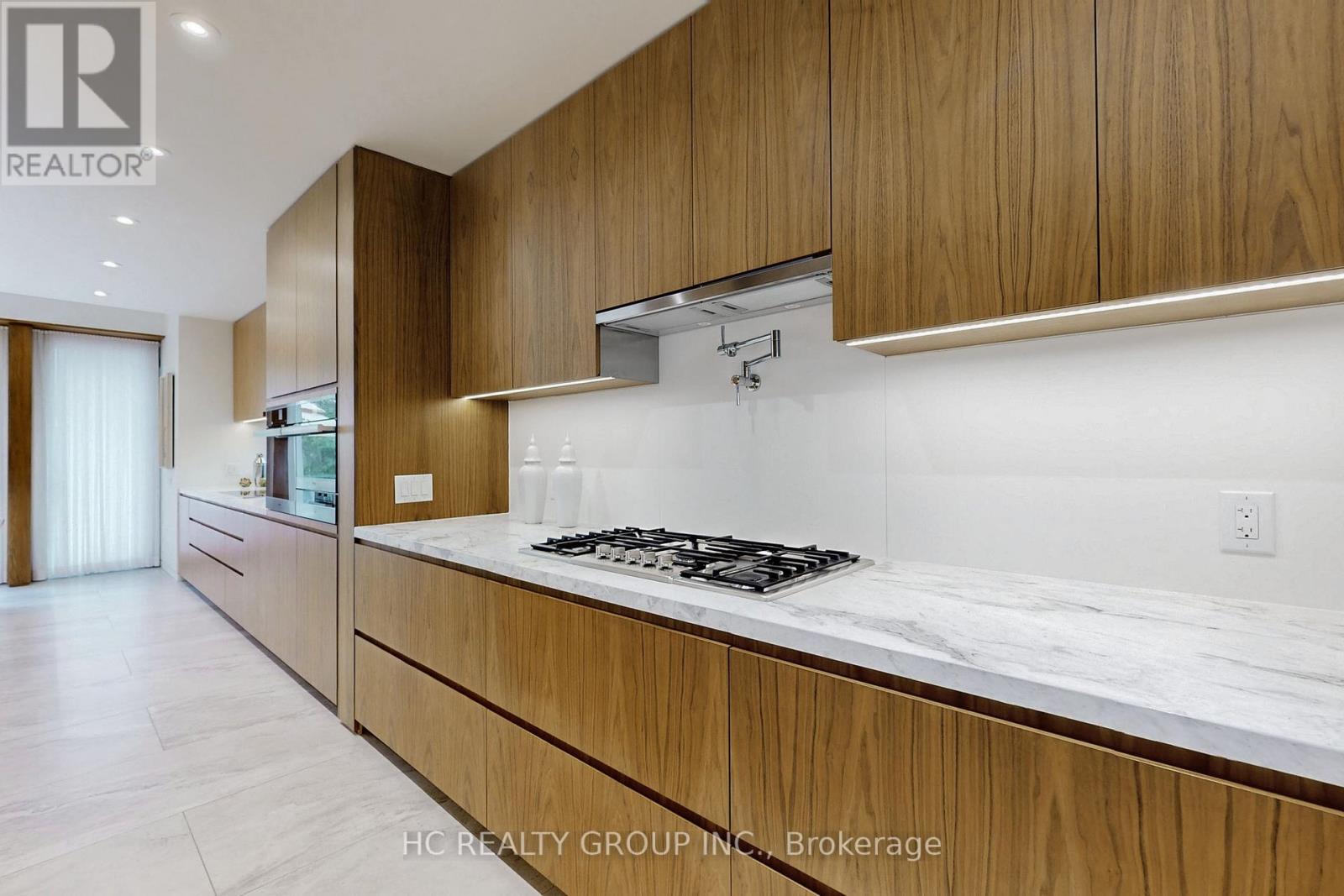 Photo 10 of 1336 Hillhurst Road, Oakville ON
