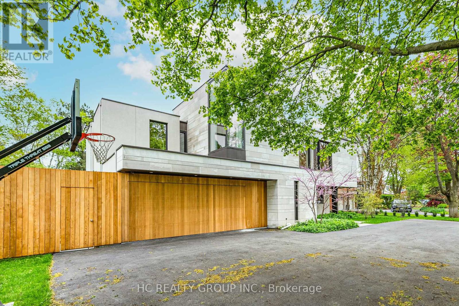 Photo 2 of 1336 Hillhurst Road, Oakville ON