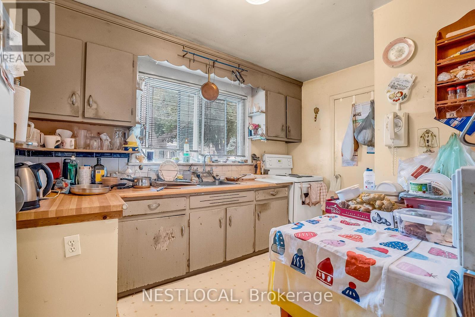Photo 10 of 37 Enfield Avenue, Toronto ON