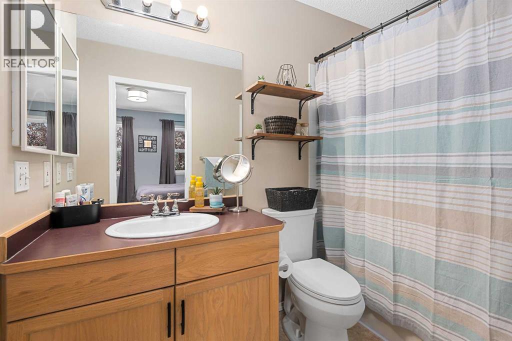 Photo 2 of 54 Saddlemead Way Ne, Calgary AB