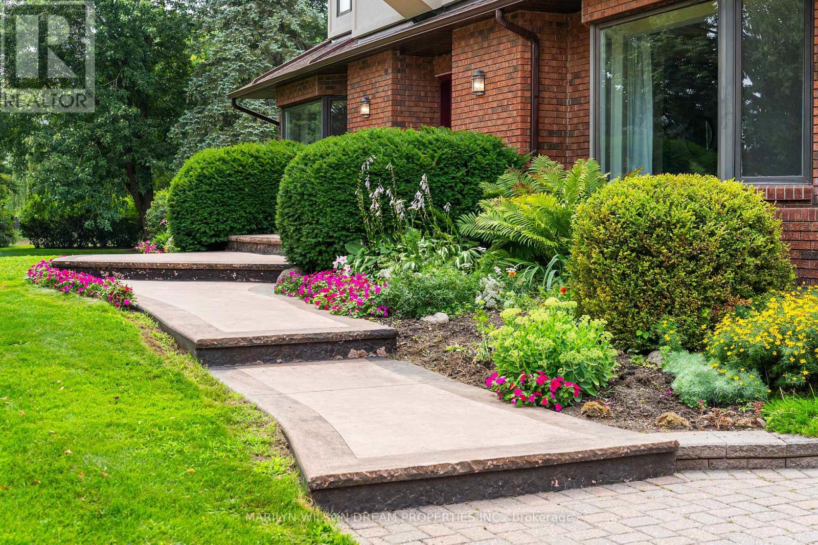 Photo 4 of 3 East Healey Avenue, Ottawa ON