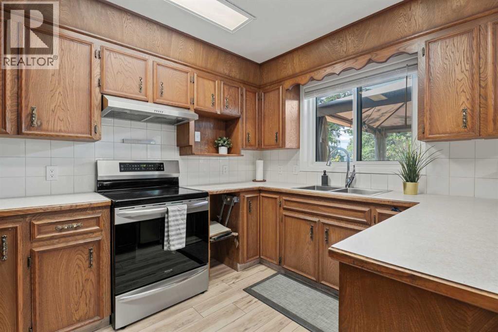 Photo 16 of 318 Shawnessy Drive Sw, Calgary AB