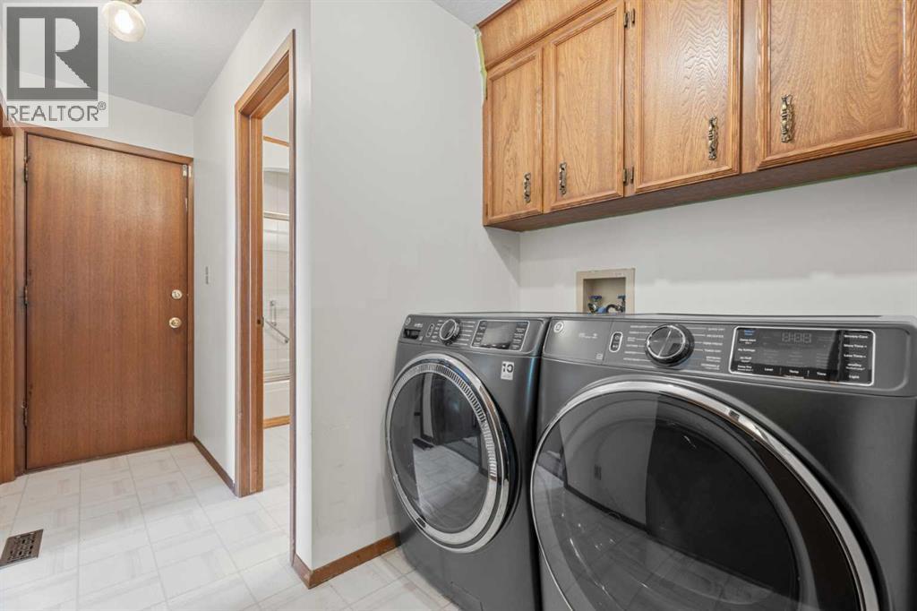 Photo 23 of 318 Shawnessy Drive Sw, Calgary AB