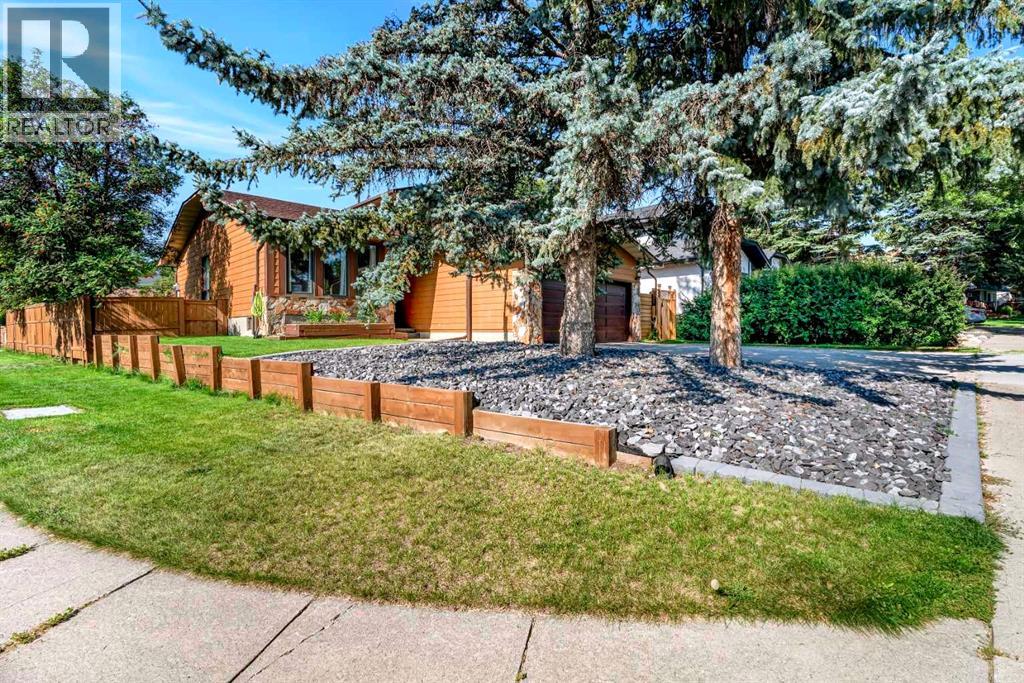 Photo 3 of 318 Shawnessy Drive Sw, Calgary AB
