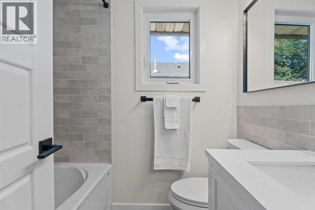 Photo 37 of 318 Shawnessy Drive Sw, Calgary AB
