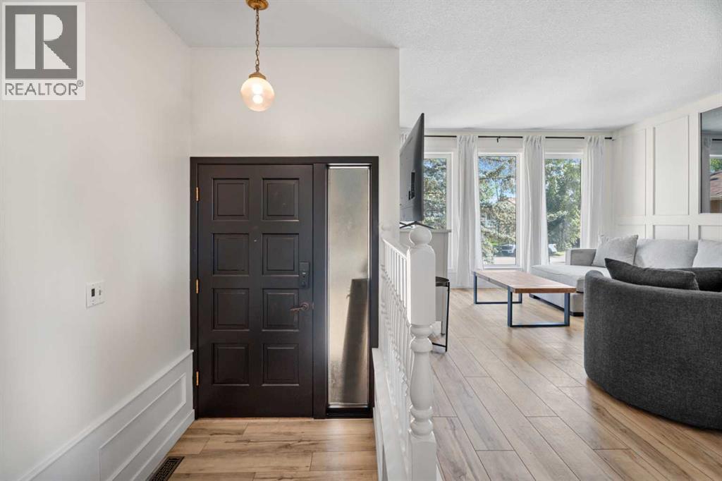 Photo 6 of 318 Shawnessy Drive Sw, Calgary AB
