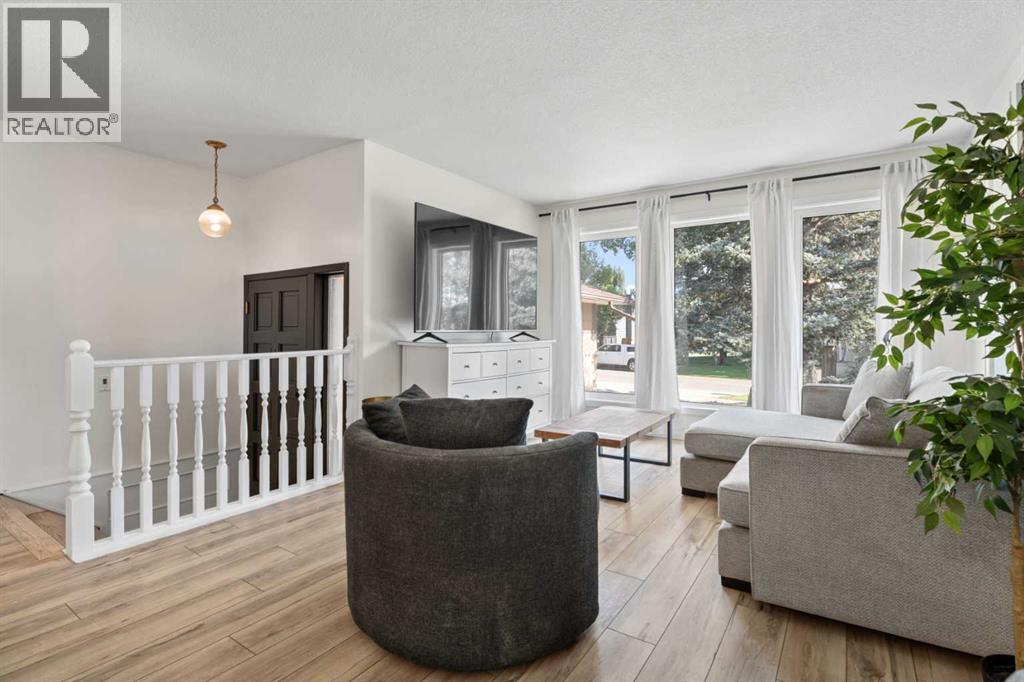 Photo 8 of 318 Shawnessy Drive Sw, Calgary AB