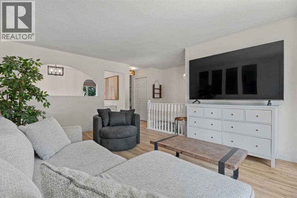 Photo 9 of 318 Shawnessy Drive Sw, Calgary AB