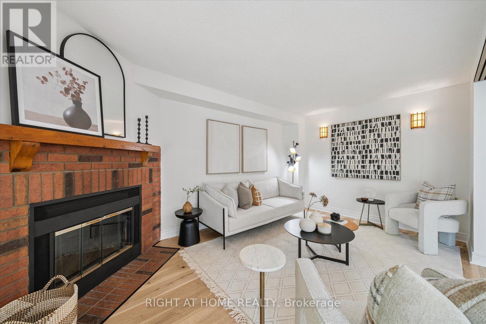 Photo 22 of 32 Heaver Drive, Whitby ON