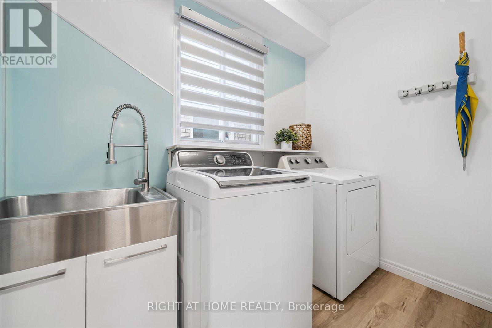 Photo 18 of 32 Heaver Drive, Whitby ON