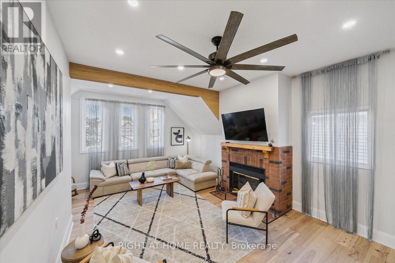 Photo 31 of 32 Heaver Drive, Whitby ON