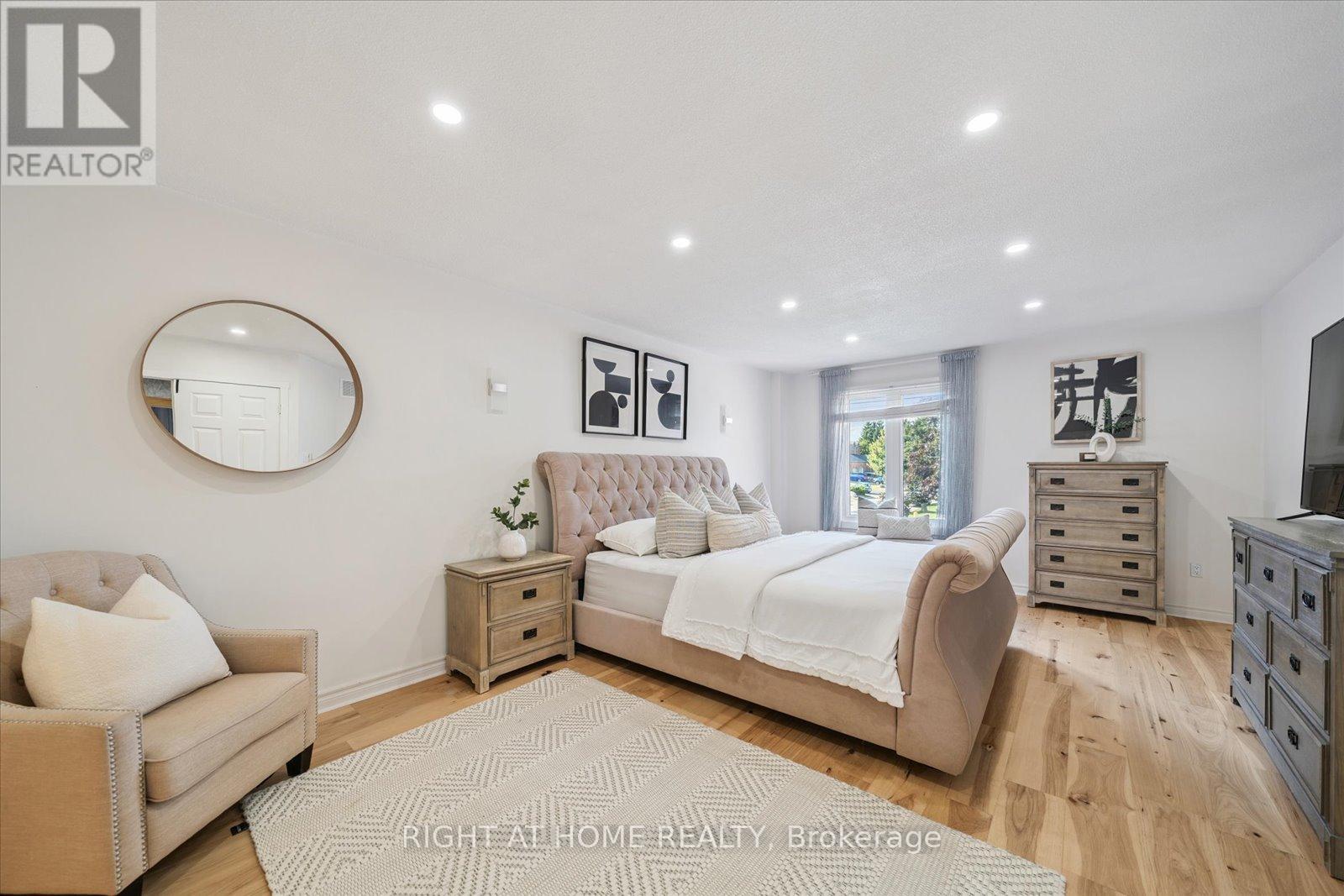 Photo 37 of 32 Heaver Drive, Whitby ON