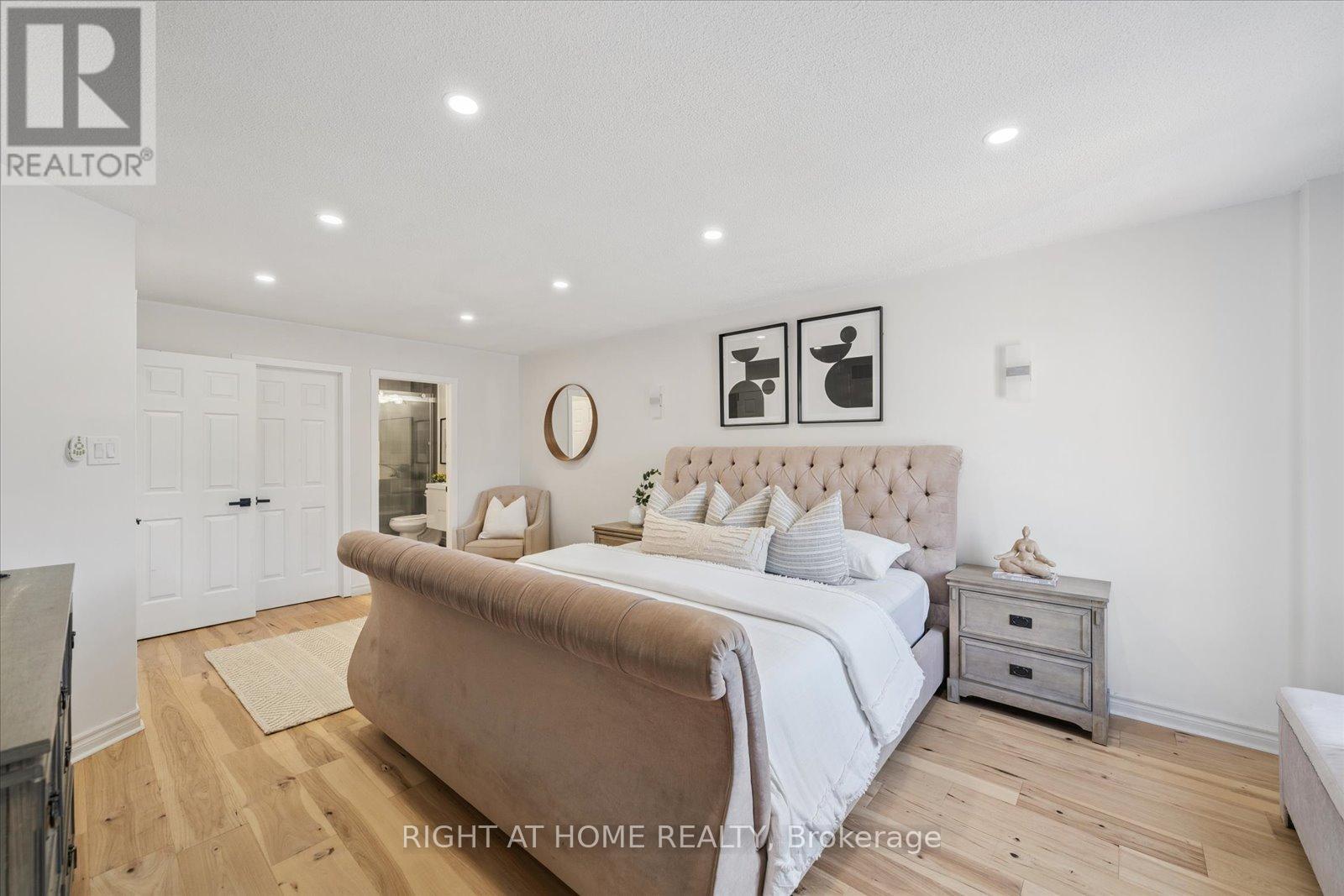 Photo 13 of 32 Heaver Drive, Whitby ON