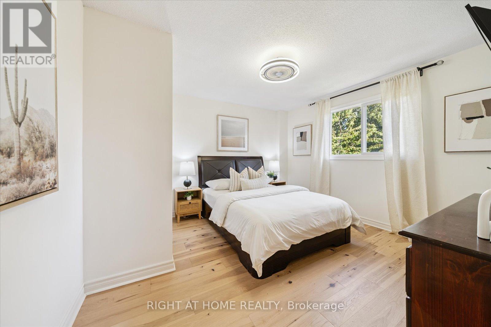 Photo 12 of 32 Heaver Drive, Whitby ON