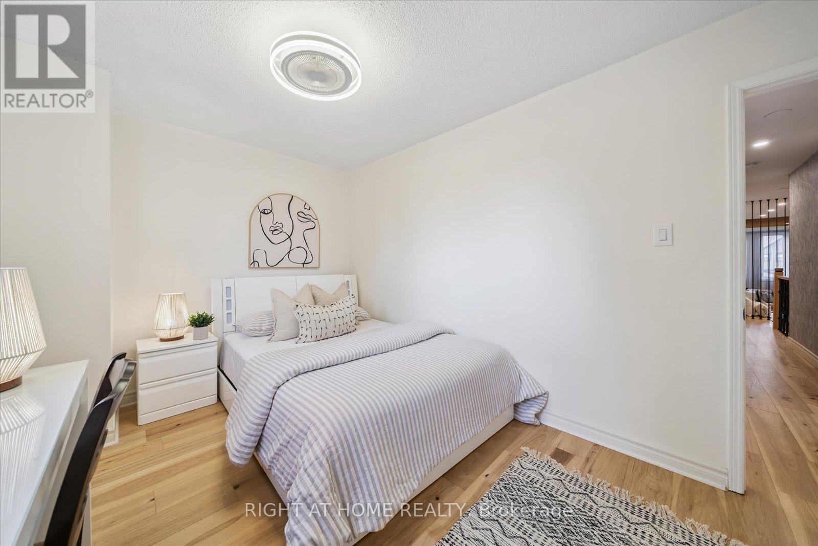 Photo 14 of 32 Heaver Drive, Whitby ON