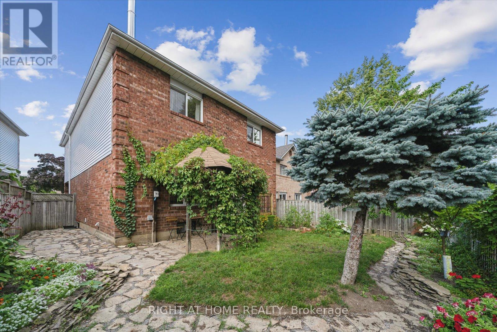 Photo 41 of 32 Heaver Drive, Whitby ON