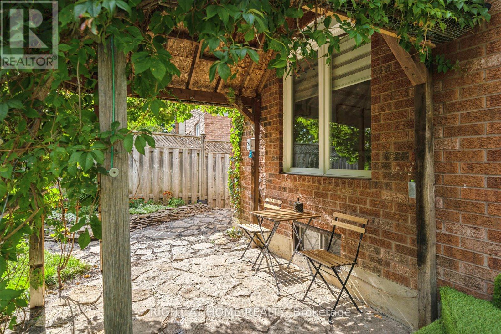 Photo 43 of 32 Heaver Drive, Whitby ON