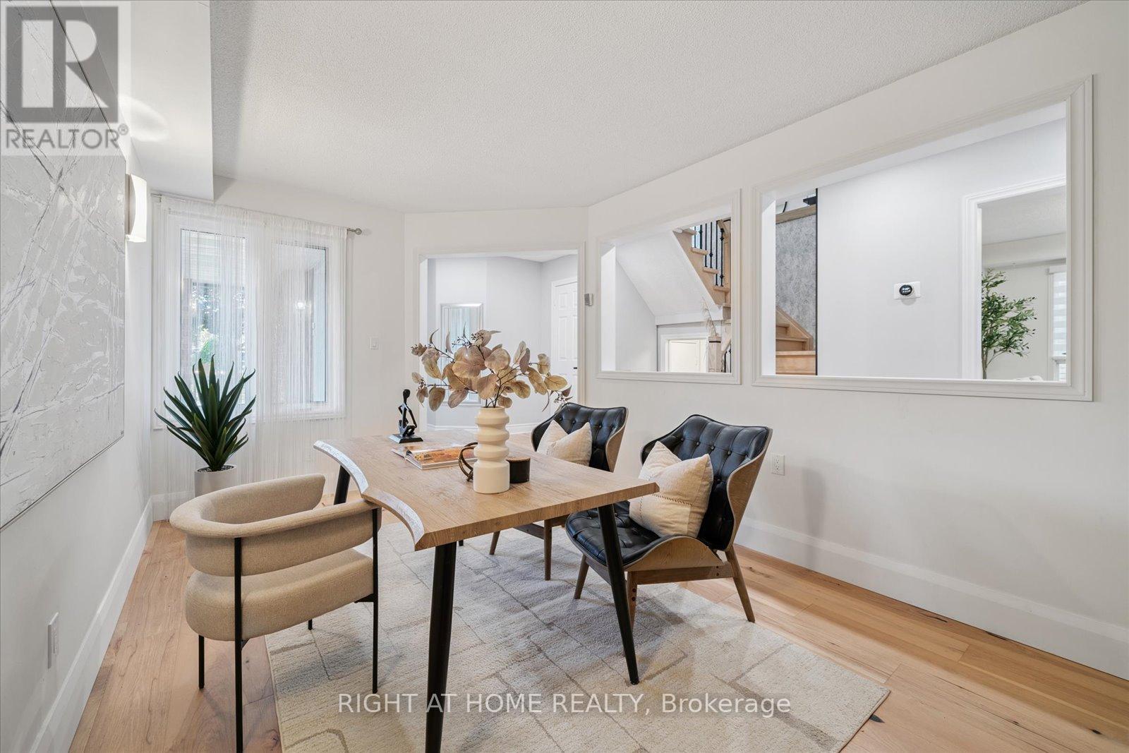 Photo 15 of 32 Heaver Drive, Whitby ON