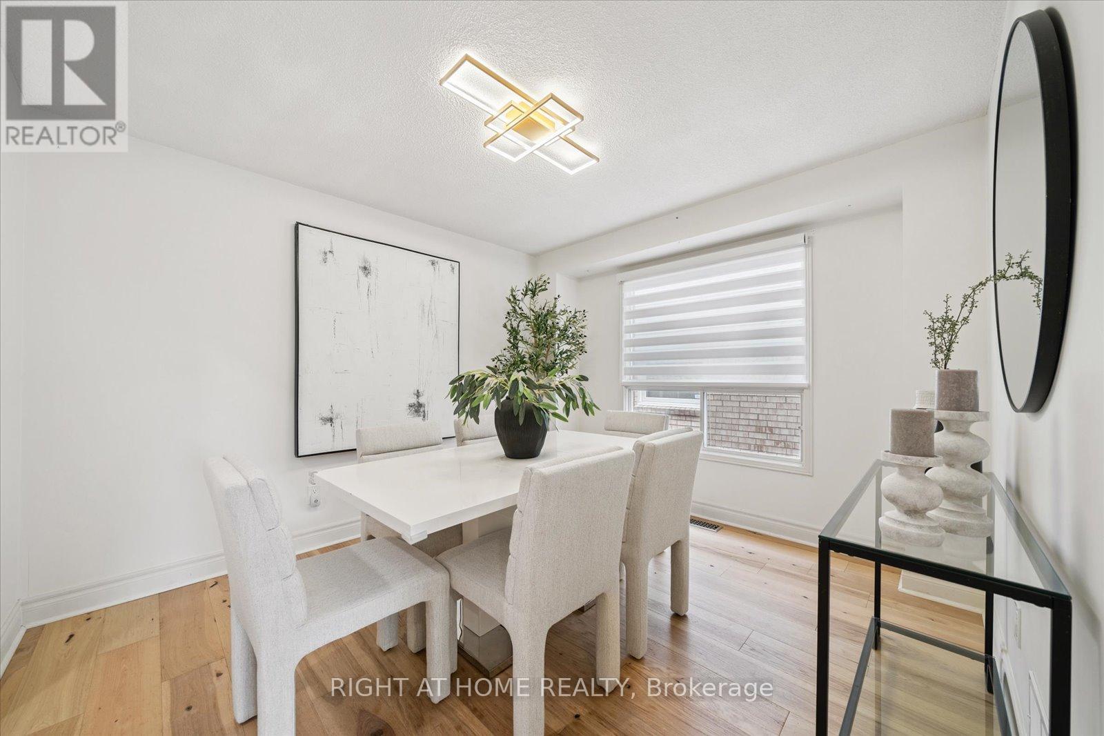 Photo 5 of 32 Heaver Drive, Whitby ON