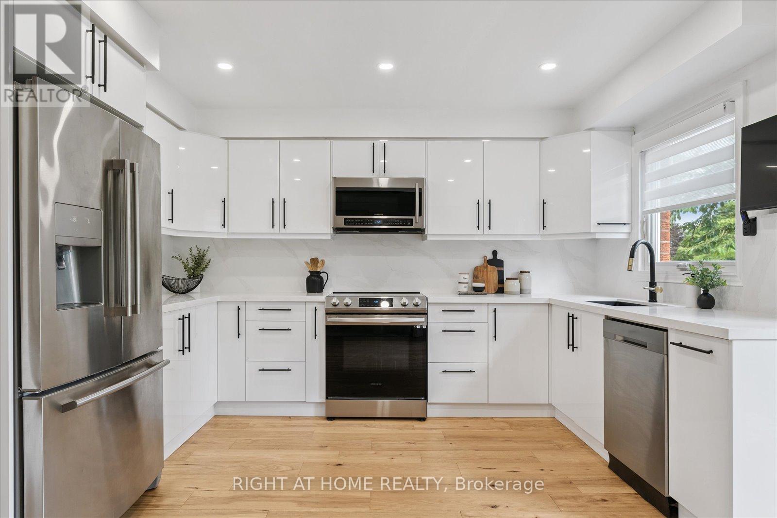 Photo 36 of 32 Heaver Drive, Whitby ON