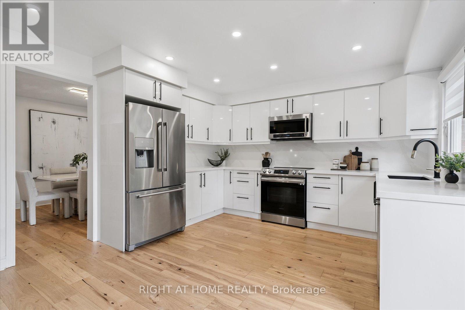 Photo 25 of 32 Heaver Drive, Whitby ON