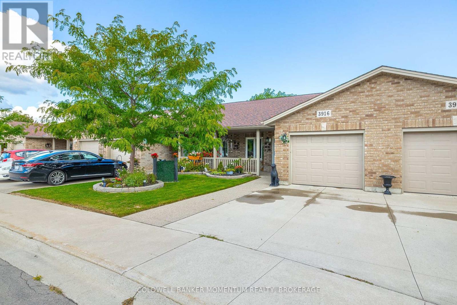 Photo 2 of 3916 Trillium Circle, Lincoln ON