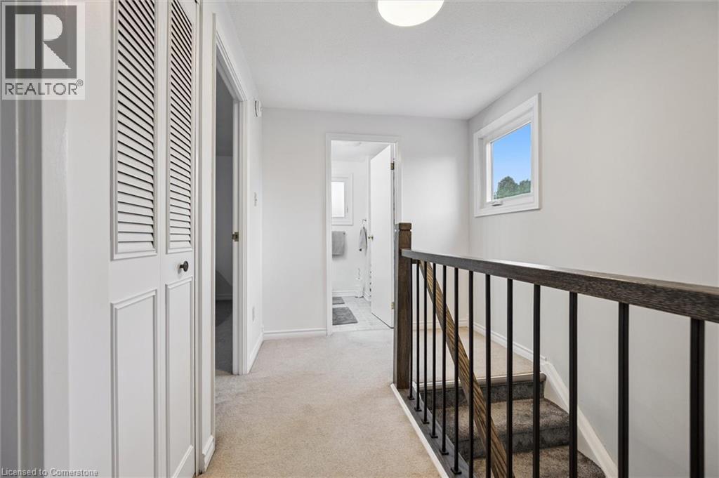 Photo 14 of 118 Glamis Road, Cambridge ON