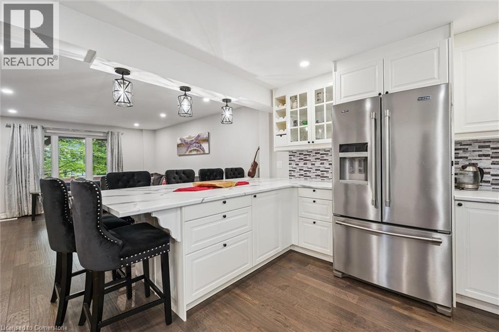 Photo 6 of 118 Glamis Road, Cambridge ON