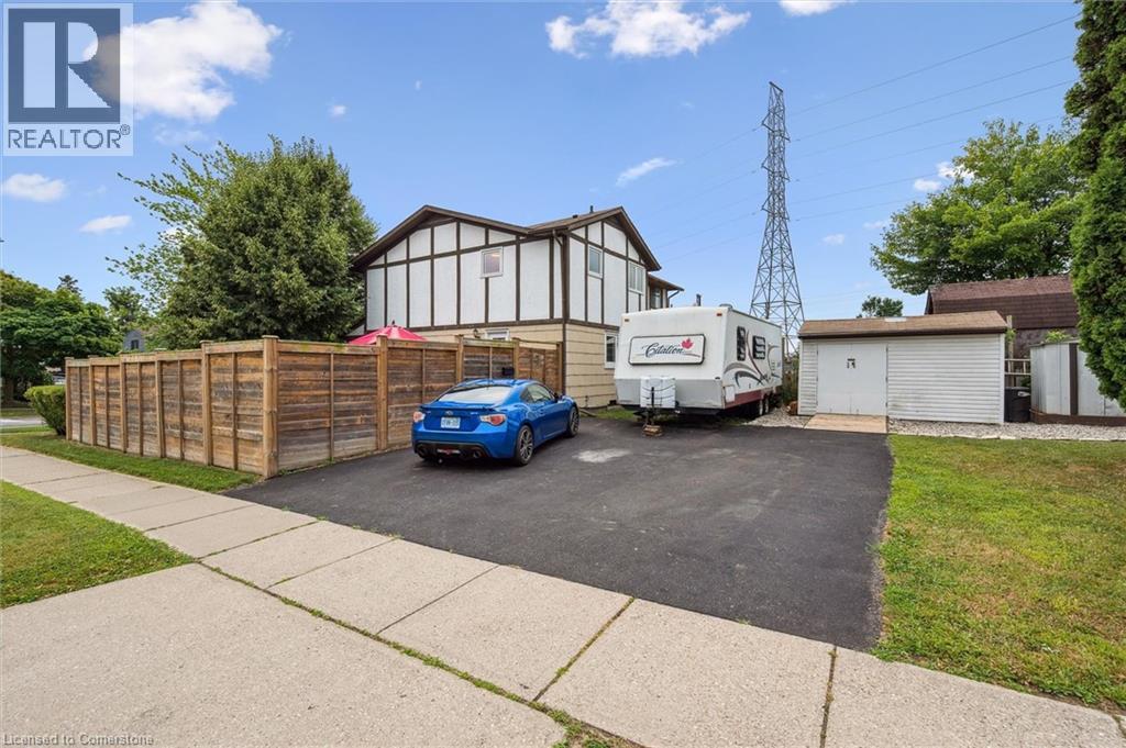 Photo 2 of 118 Glamis Road, Cambridge ON
