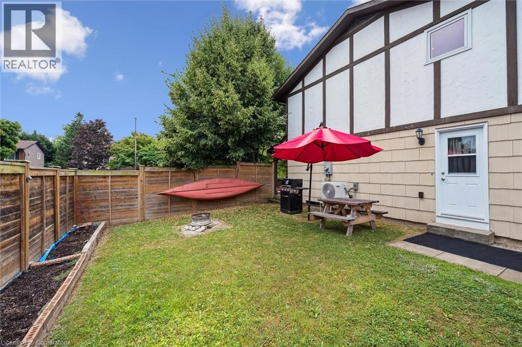 Photo 17 of 118 Glamis Road, Cambridge ON