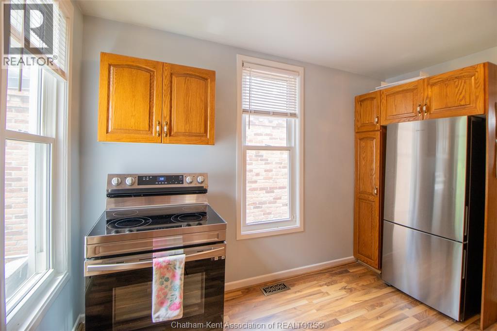 Photo 13 of 206 Adelaide Street South, Chatham ON